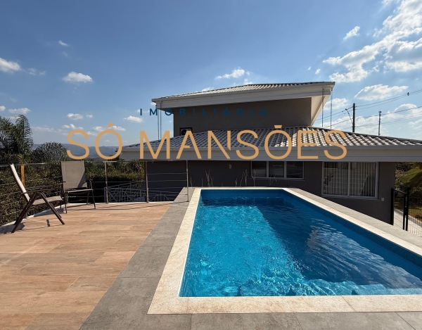 Casa Espaçosa de 340 m² à Venda com 4 Suítes e Espaço Gourmet no Mirante da Mata, Nova Lima - MG