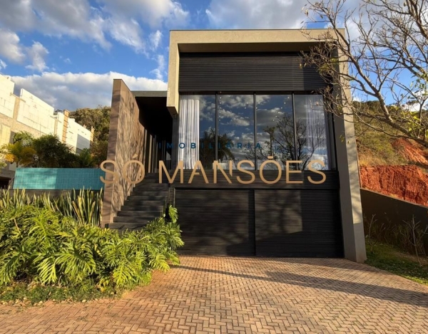 Casa Espaçosa de 582 m² à Venda com 4 Suítes e Vista Panorâmica no Quintas do Sol, Nova Lima - MG
