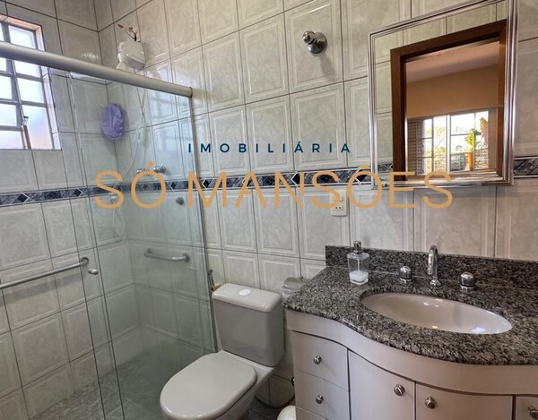 CASA À VENDA NO CONDOMÍNIO VALE DO OURO EM RIBEIRÃO DAS NEVES