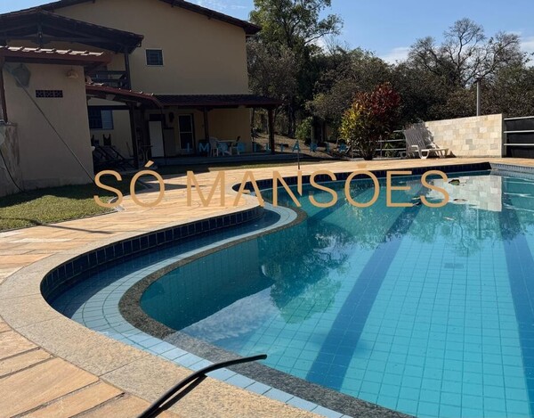 CASA À VENDA NO CONDOMÍNIO VALE DO OURO EM RIBEIRÃO DAS NEVES