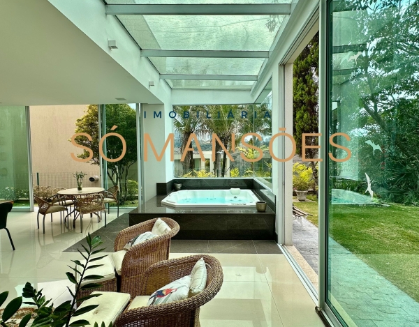 Casa de Luxo de 537 m² à Venda com 4 Suítes e Espaço Gourmet no Vale dos Cristais, Nova Lima - MG