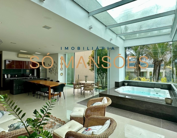 Casa de Luxo de 537 m² à Venda com 4 Suítes e Espaço Gourmet no Vale dos Cristais, Nova Lima - MG