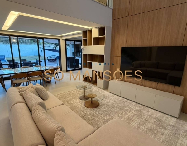 Casa Espaçosa de 425 m² à Venda com 4 Suítes e Vista Deslumbrante no Vitória Golf, Lagoa Santa - MG