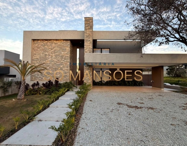 Casa Espaçosa de 425 m² à Venda com 4 Suítes e Vista Deslumbrante no Vitória Golf, Lagoa Santa - MG