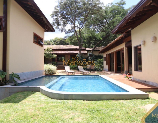 Bela casa em lote de 4.065m² para venda no Condomínio Jardins em Brumadinho.