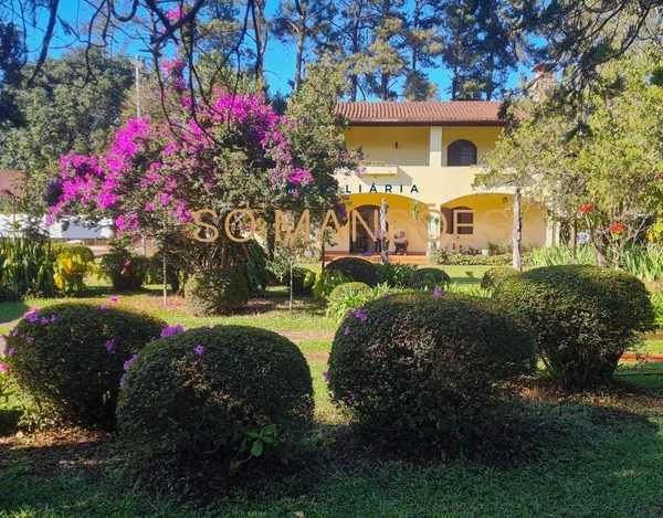 Casa de 890m² em terreno de 5.000m² para venda no condomínio Lagoa do Miguelão.