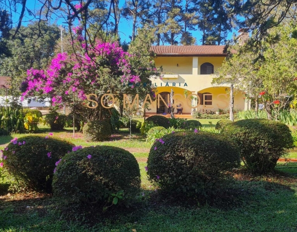 Casa em Terreno Privilegiado de 890 m² à Venda com 2 Suítes e Spa no Condomínio Lagoa do Miguelão, Nova Lima - MG