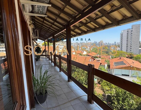 CASA À VENDA NO BAIRRO SANTA LÚCIA 