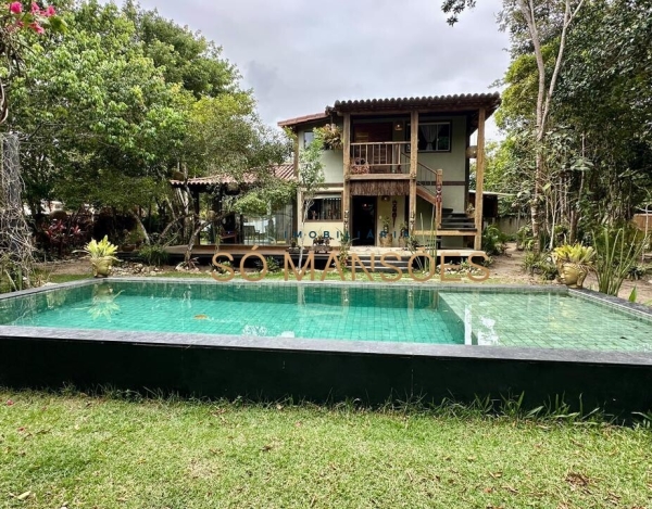 Casa Espaçosa de 183 m² à Venda com 5 Suítes e Espaço Gourmet no Condomínio Nenhum, Arraial d'Ajuda - BA