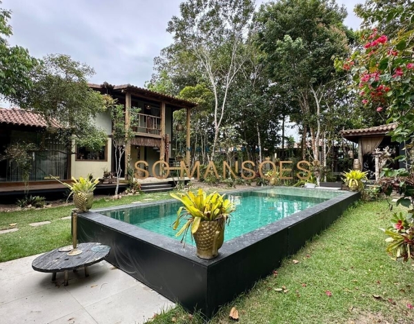 Casa Espaçosa de 183 m² à Venda com 5 Suítes e Espaço Gourmet no Condomínio Nenhum, Arraial d'Ajuda - BA