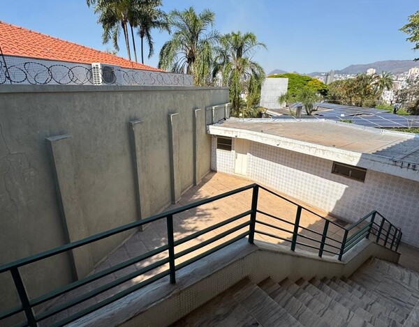 CASA Á VENDA NO BAIRRO CIDADE JARDIM EM BH