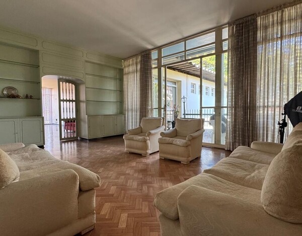 CASA Á VENDA NO BAIRRO CIDADE JARDIM EM BH