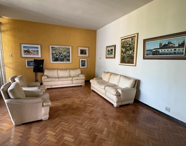 CASA Á VENDA NO BAIRRO CIDADE JARDIM EM BH