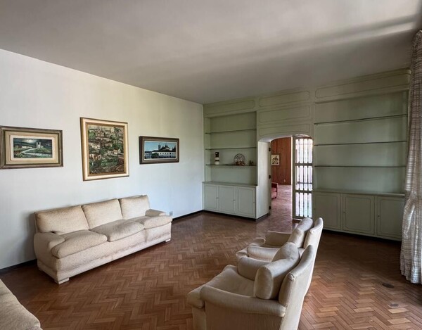 CASA Á VENDA NO BAIRRO CIDADE JARDIM EM BH