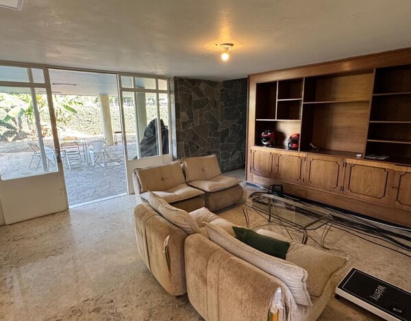 CASA Á VENDA NO BAIRRO CIDADE JARDIM EM BH