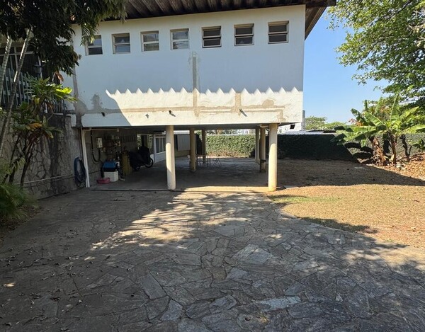 CASA Á VENDA NO BAIRRO CIDADE JARDIM EM BH