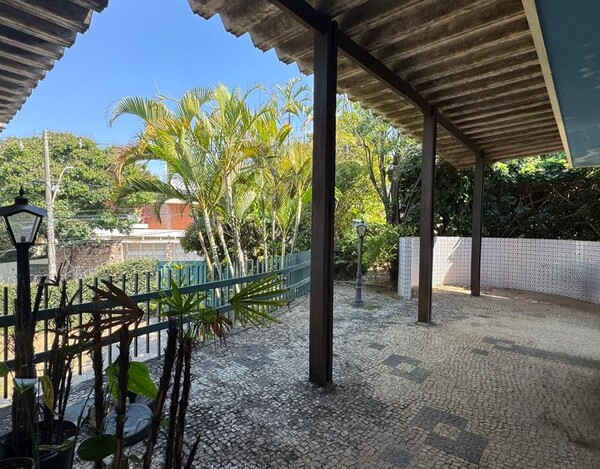 CASA Á VENDA NO BAIRRO CIDADE JARDIM EM BH