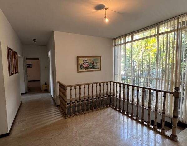 CASA Á VENDA NO BAIRRO CIDADE JARDIM EM BH