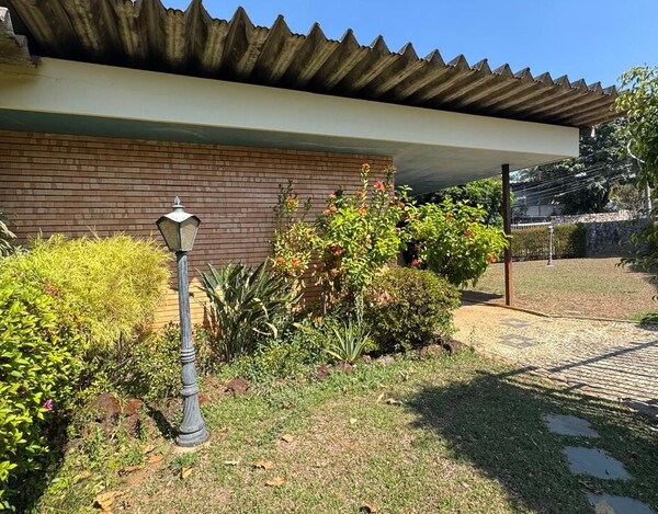 CASA Á VENDA NO BAIRRO CIDADE JARDIM EM BH