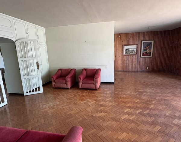 CASA Á VENDA NO BAIRRO CIDADE JARDIM EM BH