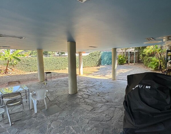 CASA Á VENDA NO BAIRRO CIDADE JARDIM EM BH