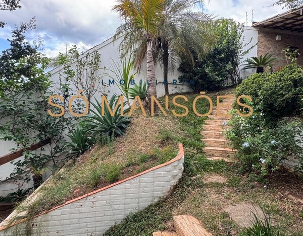 CASA À VENDA NO BAIRRO SANTA LÚCIA 