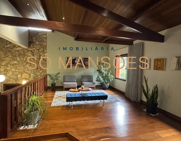 CASA À VENDA NO BAIRRO SANTA LÚCIA 