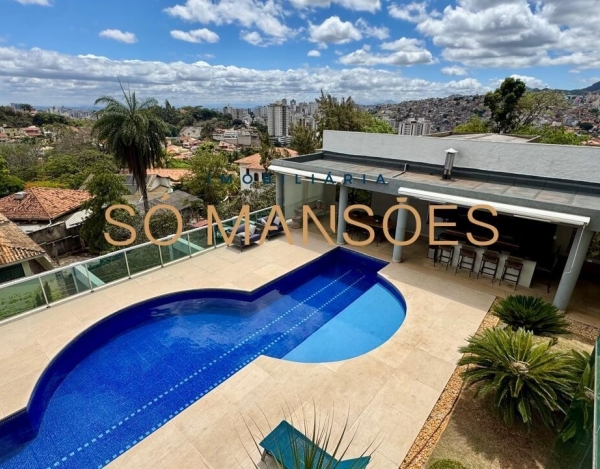 Casa com Ampla Garagem de 719 m² à Venda com 4 Suítes e Espaço Gourmet no São Bento, Belo Horizonte - MG