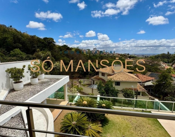 Casa com Ampla Garagem de 719 m² à Venda com 4 Suítes e Espaço Gourmet no São Bento, Belo Horizonte - MG