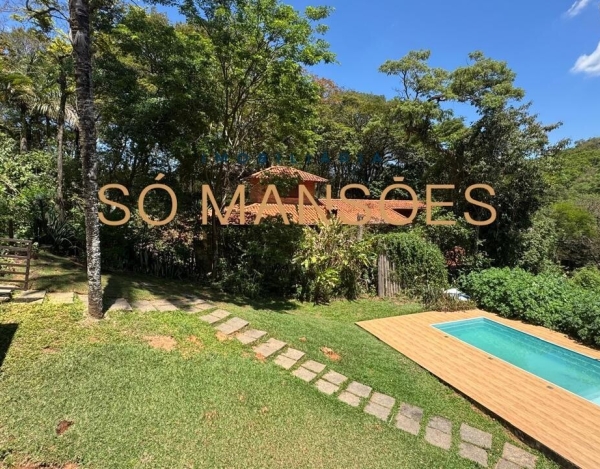 Casa de Alto Padrão de 290 m² à Venda com 2 Suítes e Vista para a Serra no Condomínio Retiro do Chalé, Brumadinho - MG