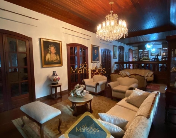 Casa em Terreno Privilegiado de 935 m² à Venda com 2 Suítes e Sauna no Condomínio Estância do Hibisco, Contagem - MG