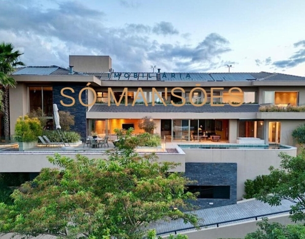 Casa em Terreno Privilegiado de 781 m² à Venda com 4 Suítes e Vista Panorâmica no Vale dos Cristais, Nova Lima - MG