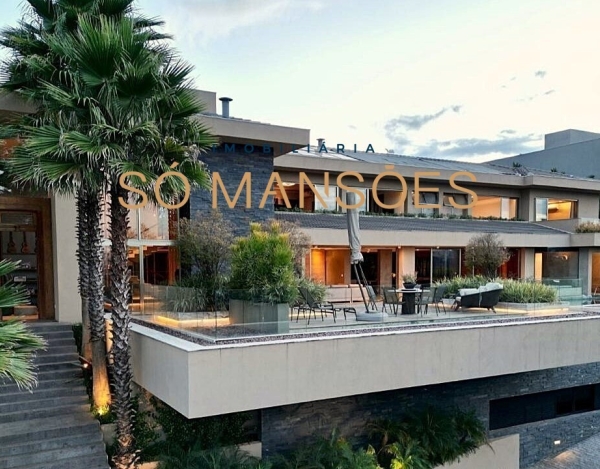 Casa em Terreno Privilegiado de 781 m² à Venda com 4 Suítes e Vista Panorâmica no Vale dos Cristais, Nova Lima - MG