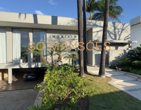 Casa com Ampla Garagem de 676 m² à Venda com 4 Suítes e Espaço Gourmet no Condomínio Pampulha, Belo Horizonte - MG