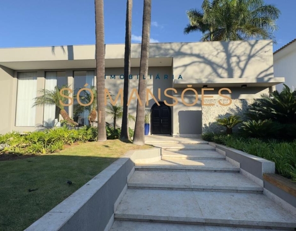 Casa com Ampla Garagem de 676 m² à Venda com 4 Suítes e Espaço Gourmet no Condomínio Pampulha, Belo Horizonte - MG
