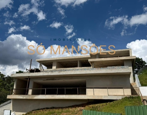 Casa de Luxo de 836 m² à Venda com 5 Suítes e Espaço Gourmet no Vale dos Cristais, Nova Lima - MG