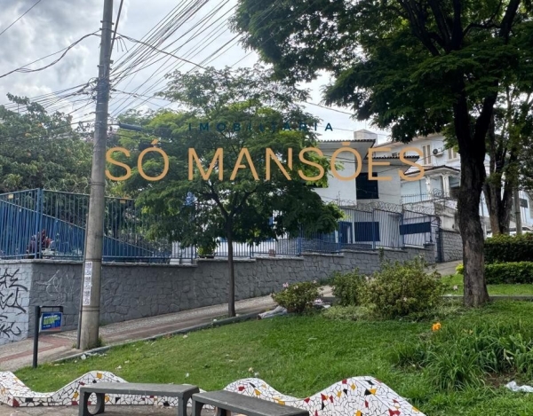 Casa com Ampla Garagem de 421 m² à Venda com Spa no Selecione, Belo Horizonte - MG