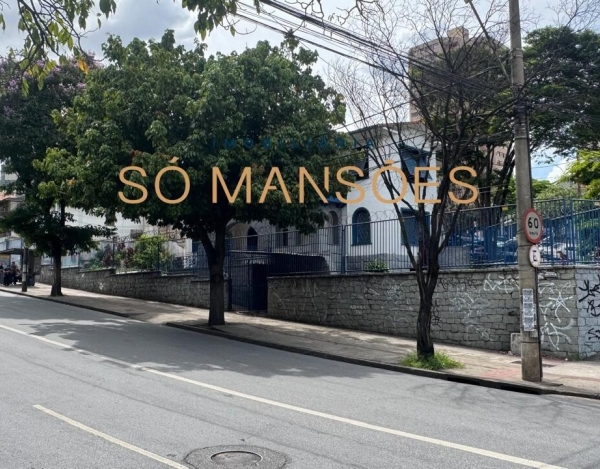 Casa com Ampla Garagem de 421 m² à Venda com Spa no Selecione, Belo Horizonte - MG