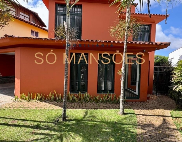 Casa de Alto Padrão de 260 m² à Venda com 1 Suíte e Spa no Belvedere, Belo Horizonte - MG