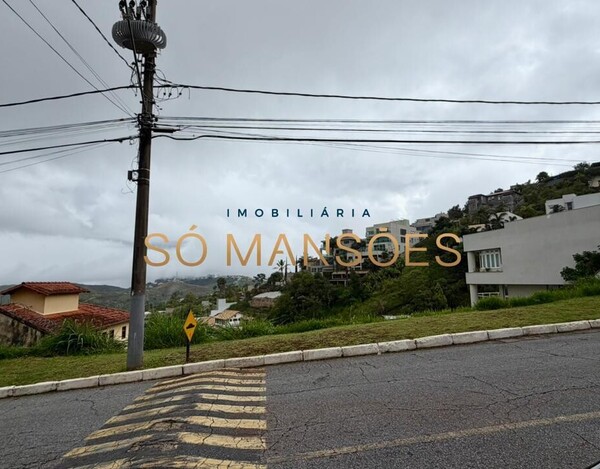 Lote de 1100m² com vista à venda no Condomínio Vila Castela.