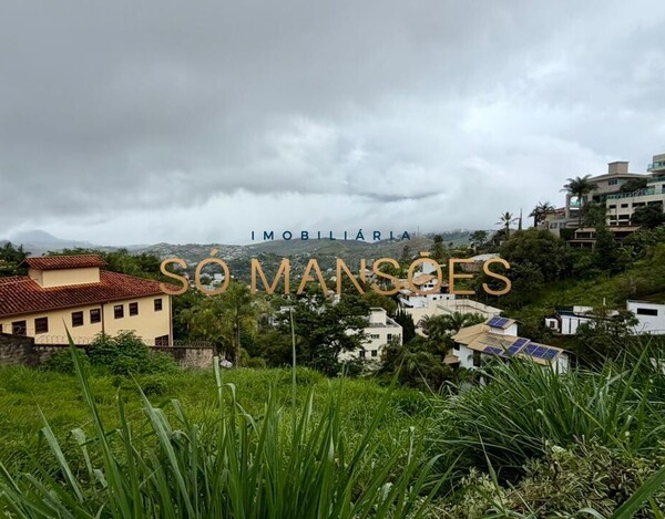 Lote de 1100m² com vista à venda no Condomínio Vila Castela.