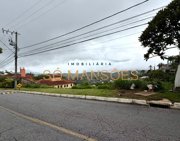 Lote de 1100m² com vista à venda no Condomínio Vila Castela.