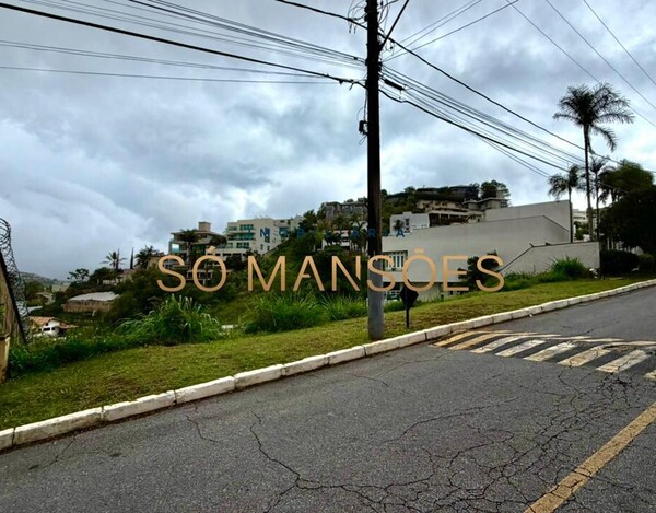 Lote de 1100m² com vista à venda no Condomínio Vila Castela.