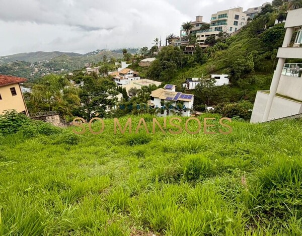 Lote de 1100m² com vista à venda no Condomínio Vila Castela.