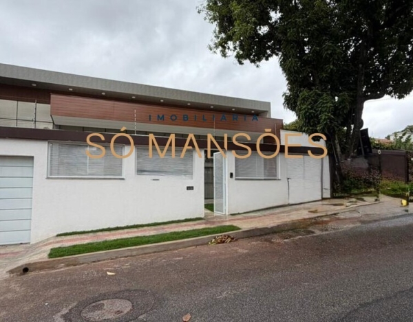 Casa Espaçosa de 296 m² à Venda com 4 Suítes e Spa no Belvedere, Belo Horizonte - MG