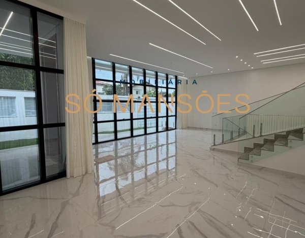 Casa Espaçosa de 296 m² à Venda com 4 Suítes e Spa no Belvedere, Belo Horizonte - MG