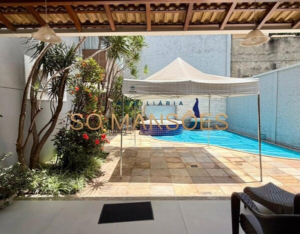 Casa de 364m² à venda no Bairro Santa Lúcia.