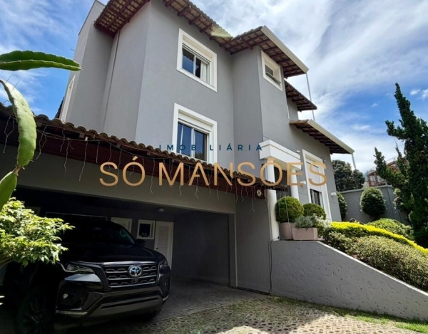 Casa de Alto Padrão de 363 m² à Venda com 1 Suíte e Espaço Gourmet no Santa Lúcia, Belo Horizonte - MG