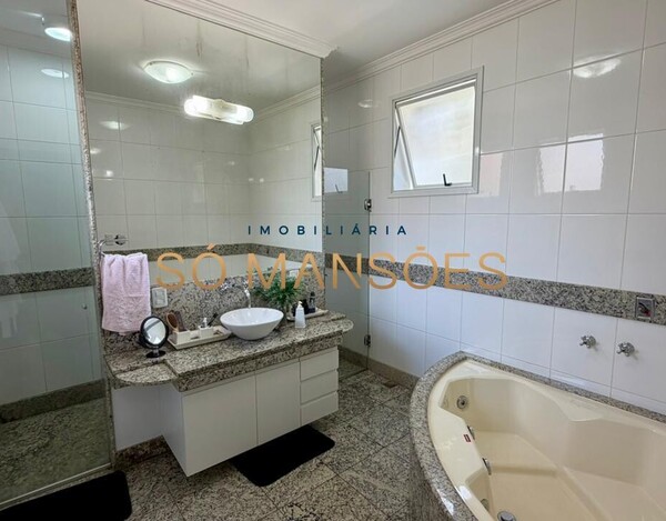 Casa de 364m² à venda no Bairro Santa Lúcia.