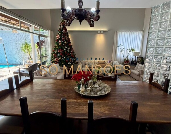 Casa de 364m² à venda no Bairro Santa Lúcia.